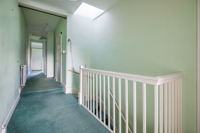 2 bed property, in Collingtree Road, £385,000