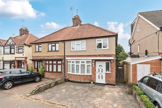 3 bed property, in Maytree Crescent, £495,000