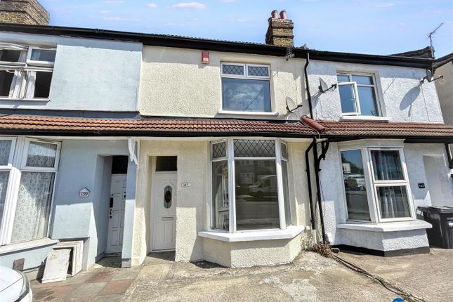 3 bed property, in Green Lane, £415,000
