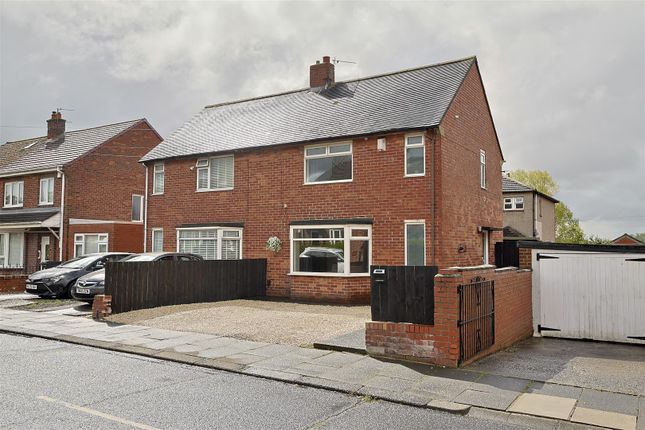 2 bed property, in Lindisfarne Place, £140,000