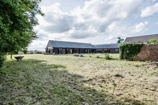 3 bed property, in Christchurch Barns, £650,000