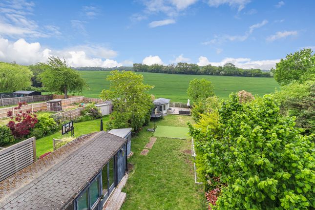 4 bed property, in Toms Lane, £725,000