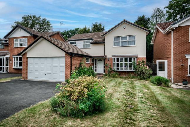 4 bed property, in Rollswood Drive, £715,000