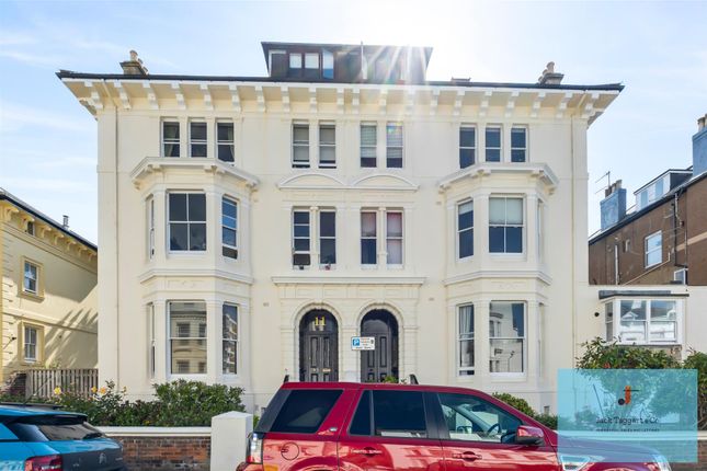 1 bed property, in Albany Villas, £225,000