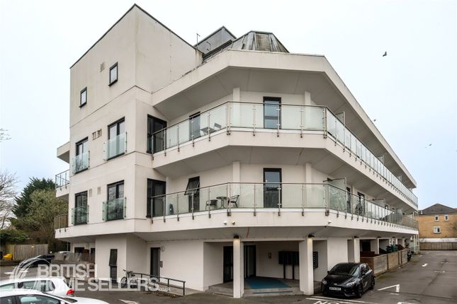2 bed property, in Russell Way, £255,000