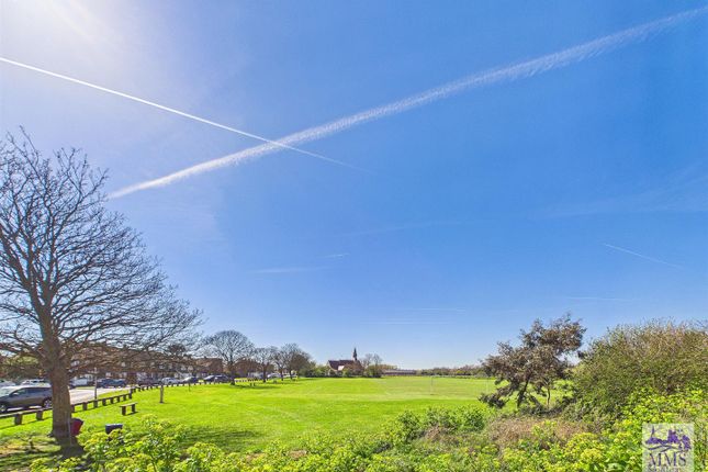 3 bed property, in Plough Lane, £325,000
