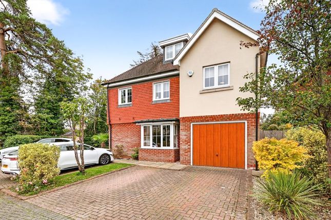 5 bed property, in Highfield Park, £800,000