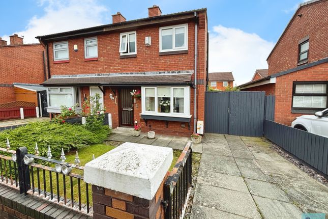 2 bed property, in Caspian Road, £155,000