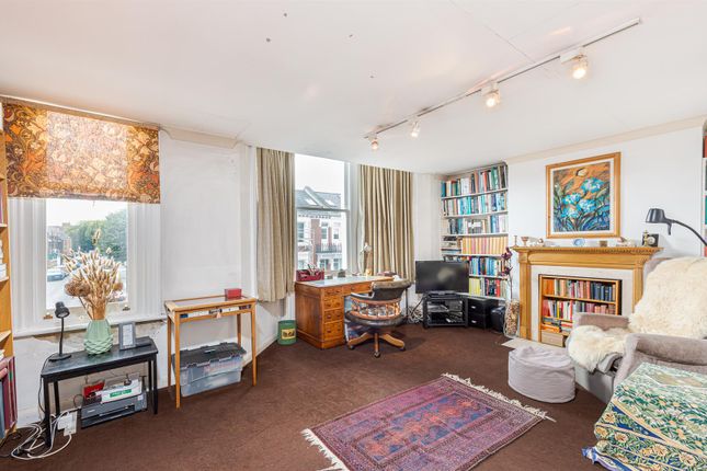 2 bed property, in Whittingstall Road, £550,000