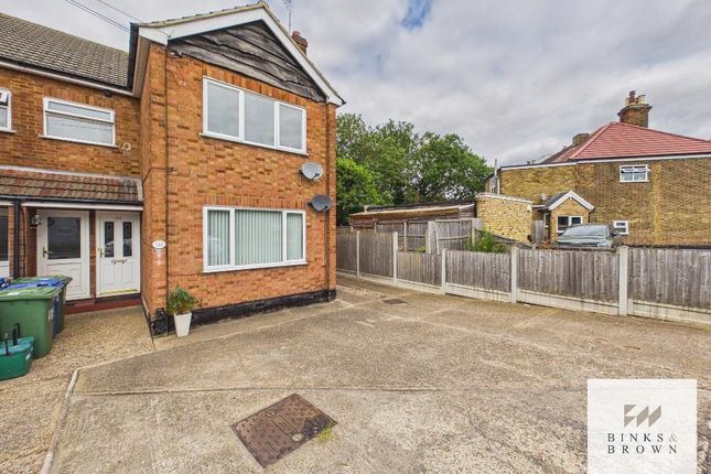 2 bed property, in Victoria Road, £230,000