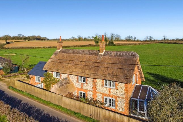 4 bed property, in Clanville, £850,000