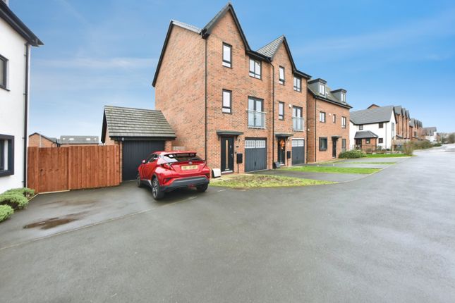 4 bed property, in Lance Corporal Andrew Breeze Way, £325,000