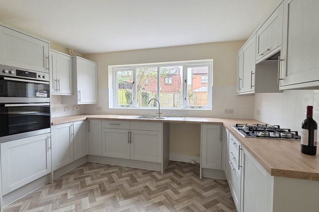 5 bed property, in Merestone Close, £650,000