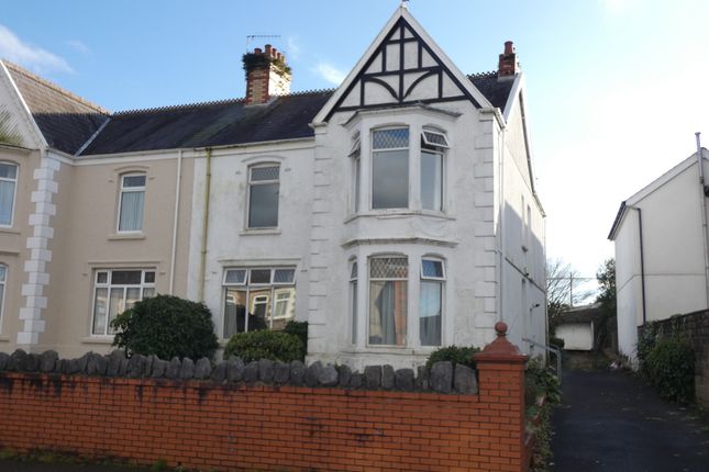 3 bed property, in Wern Road, £275,000