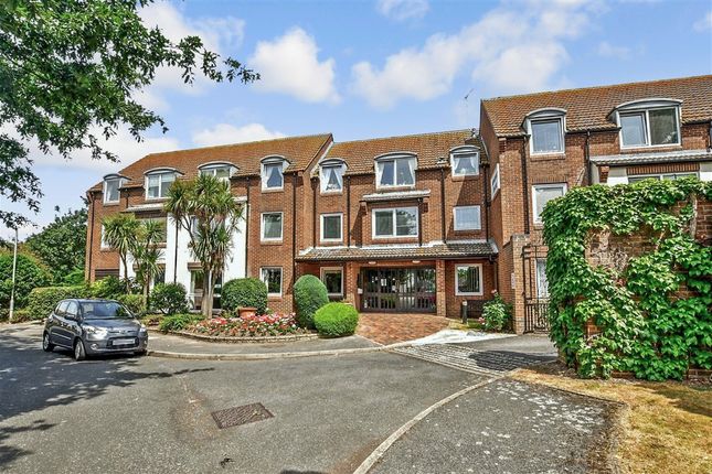 1 bed property, in Hunting Gate, £80,000