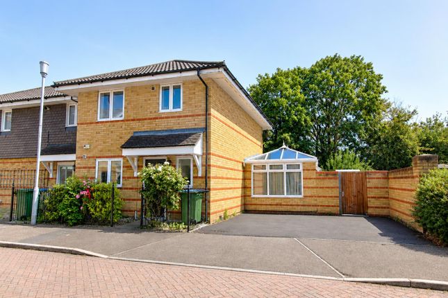 3 bed property, in Stanley Close, £495,000