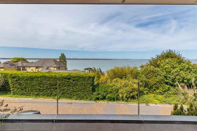 3 bed property, in Cliff Road, £465,000