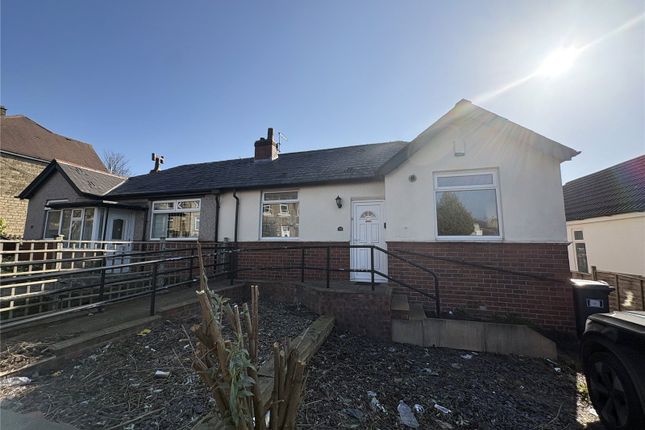 2 bed property, in Woodhouse Hill, £105,000