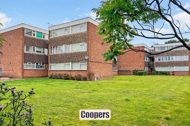 2 bed property, in Pleydell Close, £115,000