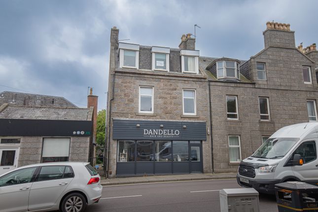 2 bed property, in Rosemount Place Flat B, £92,500