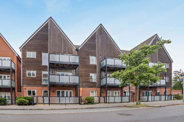 2 bed property, in Laurens Van Der Post Way, £190,000