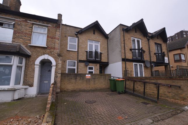 3 bed property, in Redclyffe Road, £500,000