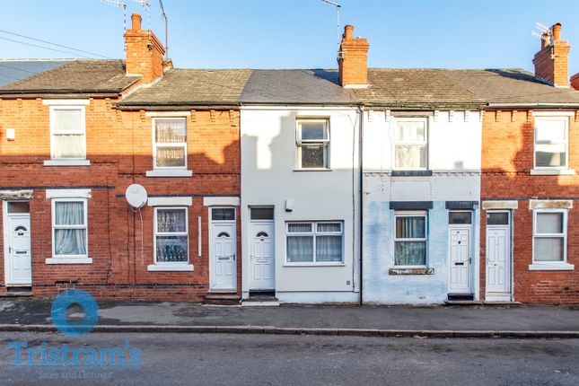 2 bed property, in Hazelwood Road, £140,000