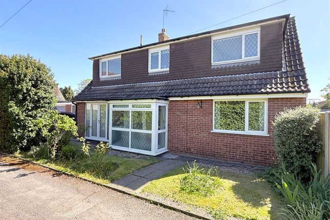 3 bed property, in Long Acre, £300,000