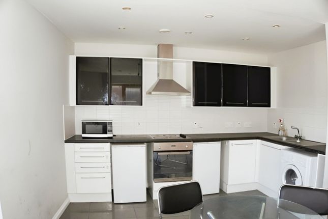 2 bed property, in Falkland Street, £120,000