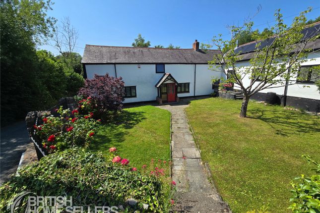 4 bed property, in Ffordd Y Bont, £350,000