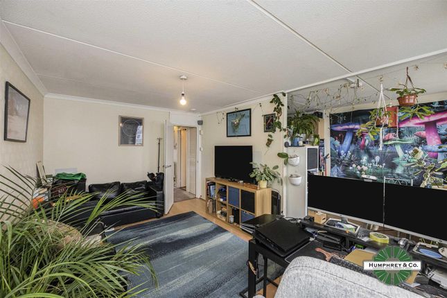 1 bed property, in Missenden, £150,000