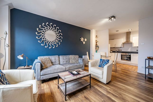 2 bed property, in The Courtyard, £350,000