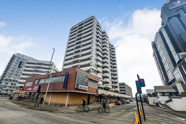 2 bed property, in Flat 67 Isobel House, £125,000
