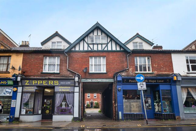 2 bed property, in The Archway, £160,000