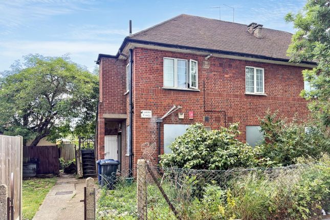 2 bed property, in 3 Costons Court, £130,000