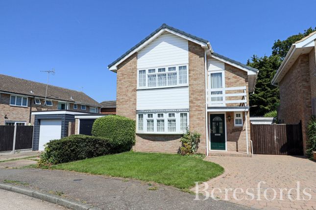 3 bed property, in Whyverne Close, £450,000