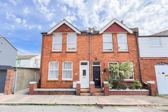 2 bed property, in Melbourne Road, £265,000
