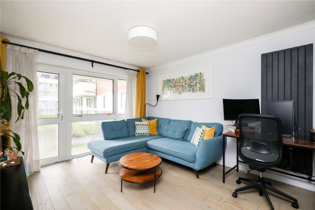 2 bed property, in Balmain Close, £499,950