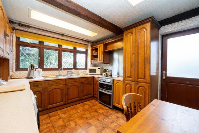 4 bed property, in Wildwood Avenue, £650,000