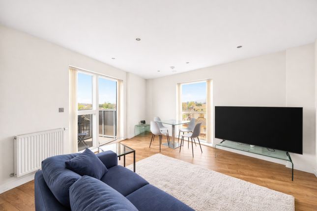 1 bed property, in Bedford Road, £500,000