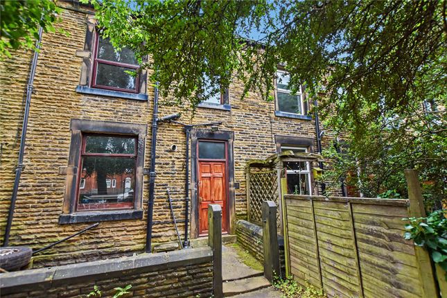 2 bed property, in Gillroyd Mount, £140,000