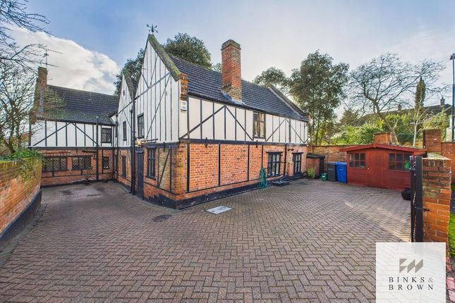 6 bed property, in South Hill, £995,000