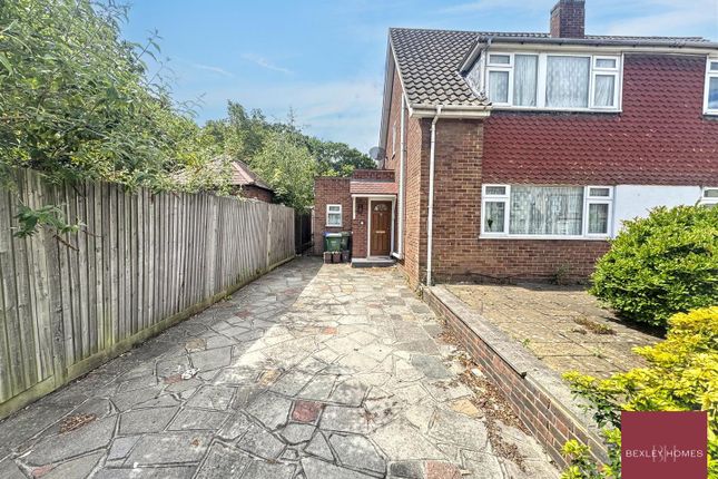 3 bed property, in Long Lane, £415,000