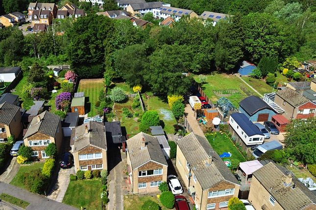 2 bed property, in Ashurst Road, £425,000