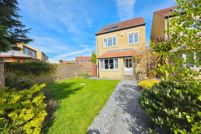 4 bed property, in Sycamore Court, £370,000