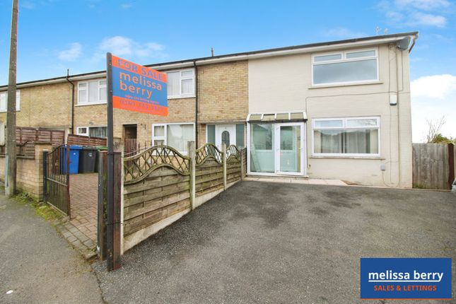 2 bed property, in Chapel Road, £215,000