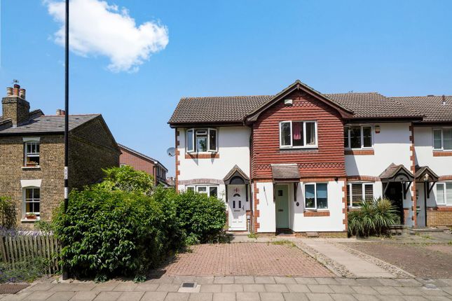 2 bed property, in Alice Thompson Close, £400,000