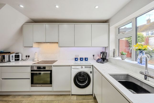 3 bed property, in Thornwell Road, £270,000