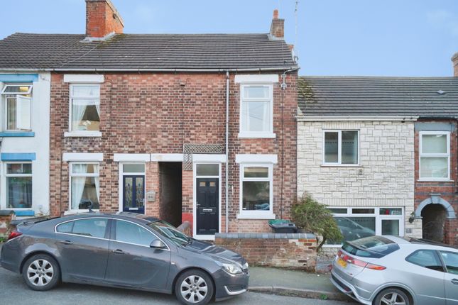 2 bed property, in Lansdowne Road, £150,000