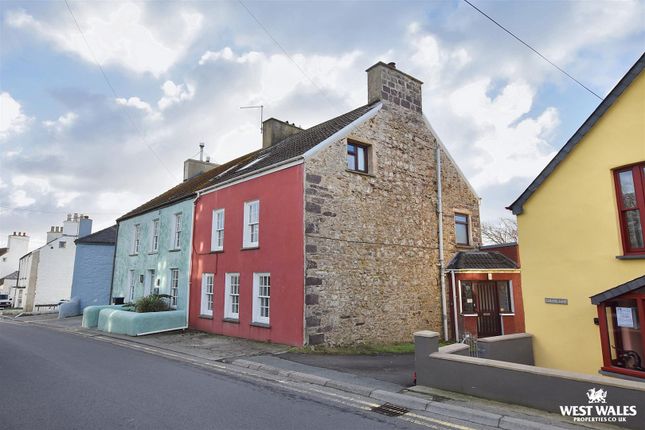 5 bed property, in High Street, £400,000